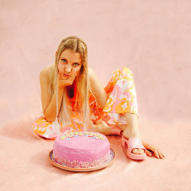 Pochette de Tweedle Dum, Romy Wave